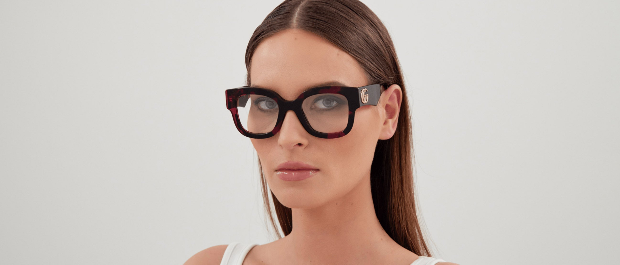 Female model wearing GG1423O