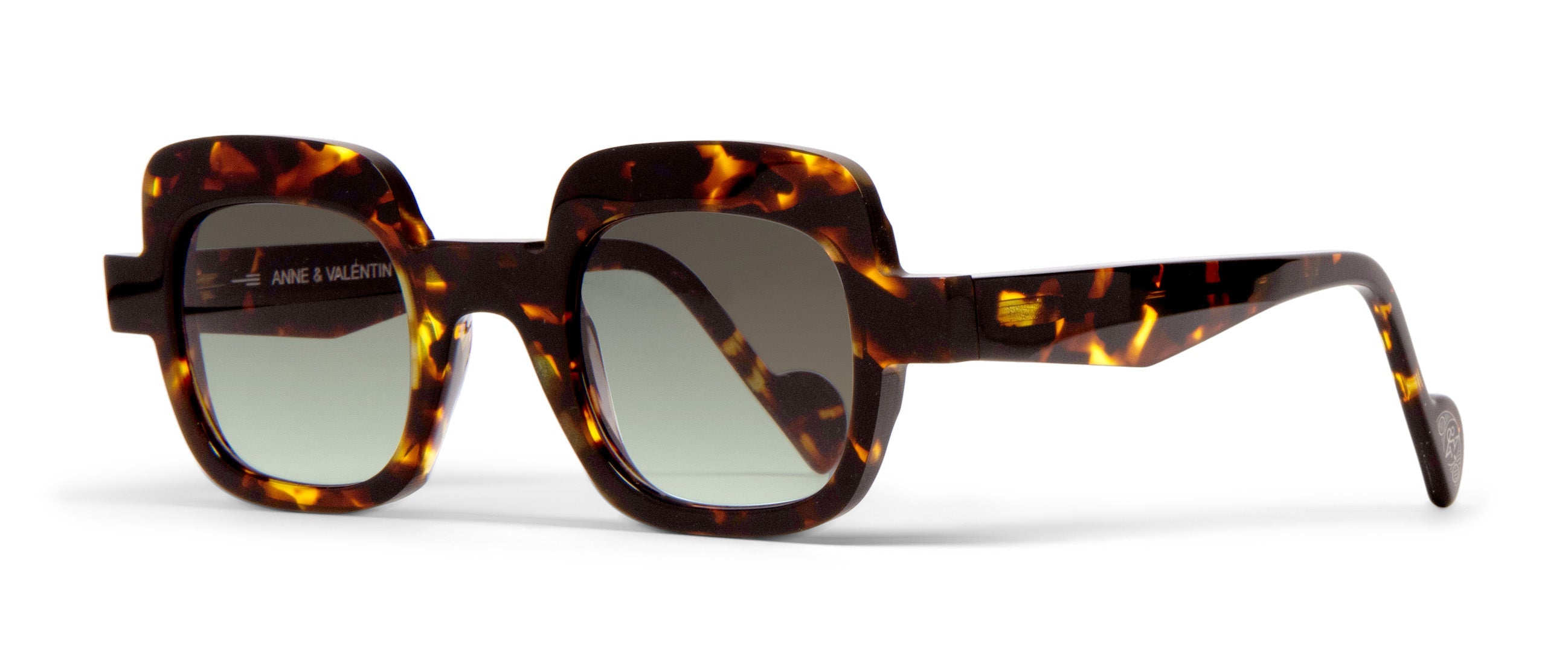 AV-Sally-8D12-1.jpg?v=1655747393